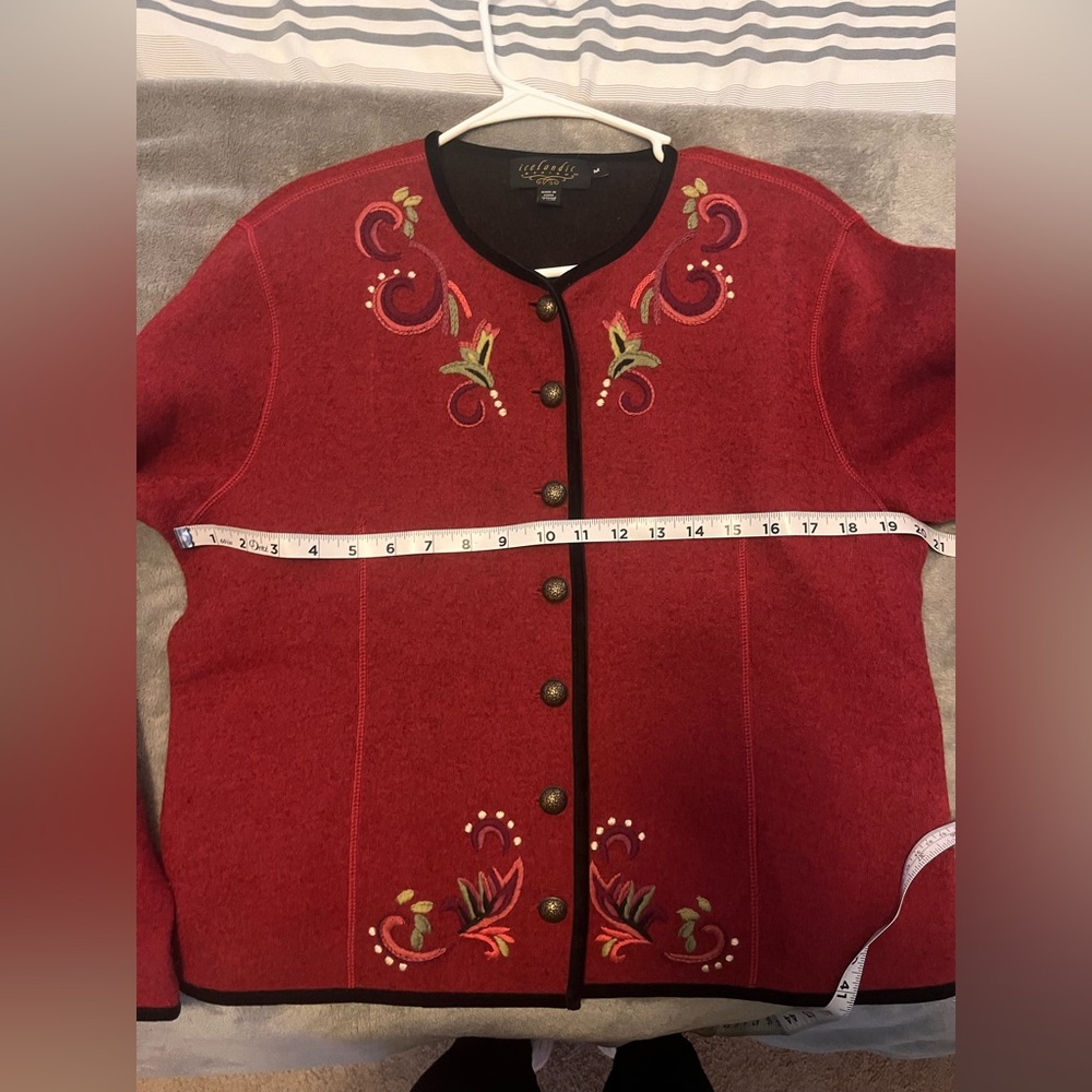 Icelandic Designs Wool Embroidered Cardigan‎ Velvet Trim Size Medium - Picture 8 of 11